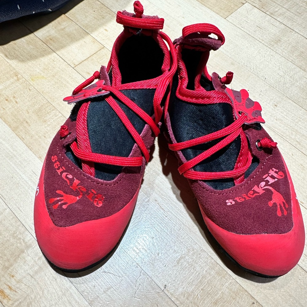 La sportiva kids climbing shoes never worn size 10 11